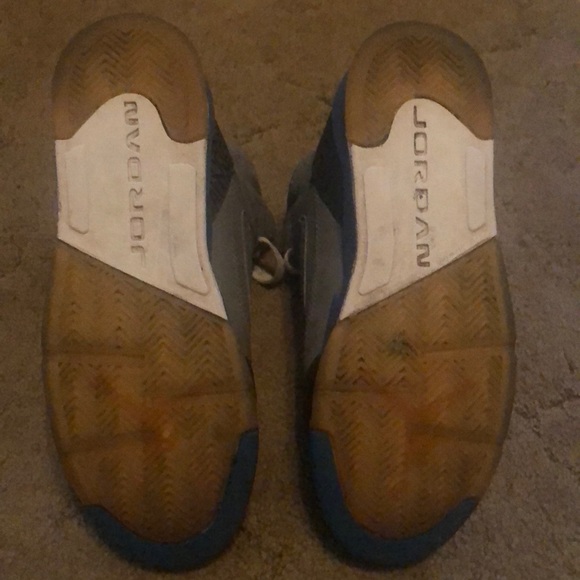 Jordan Sneakers - Picture 4 of 6